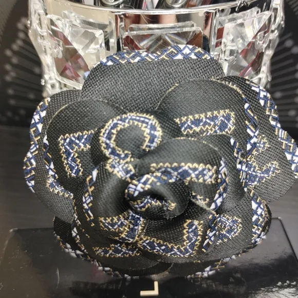 2019 "limited edition" Christmas camellia - Picture 2 of 3